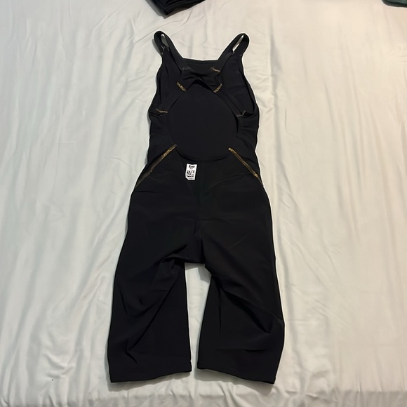 ZONE3 Fast Skin Competitive Swimming Tech Suit Size 28 - Picture 4 of 6